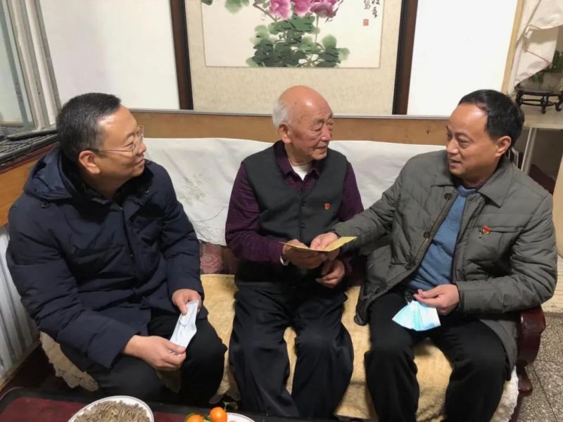 弘義集團開展春節(jié)前走訪慰問生活困難黨員、老黨員、老干部活動